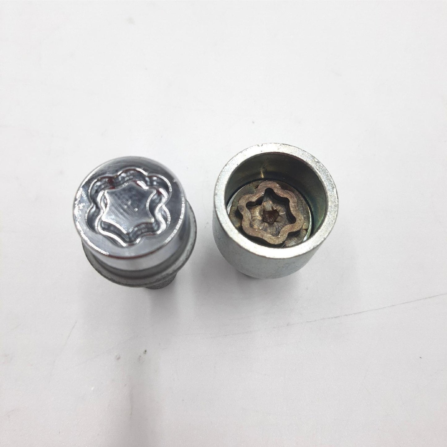 27216SU Radsicherungsbolzen Auto Ersatzteile M12x125 220mm Shaft Robustität