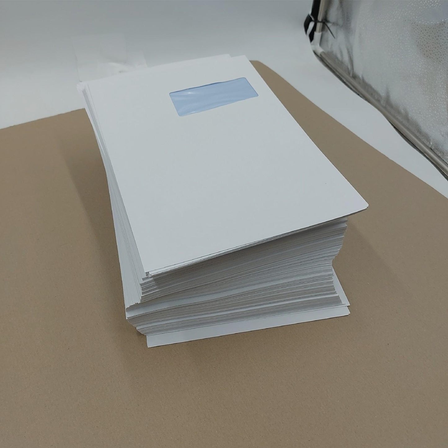 250 Hüllen weiß C4 229 x 324 90 g/m² Fenster 110 x 50 Schutzstreifen Versandtaschen